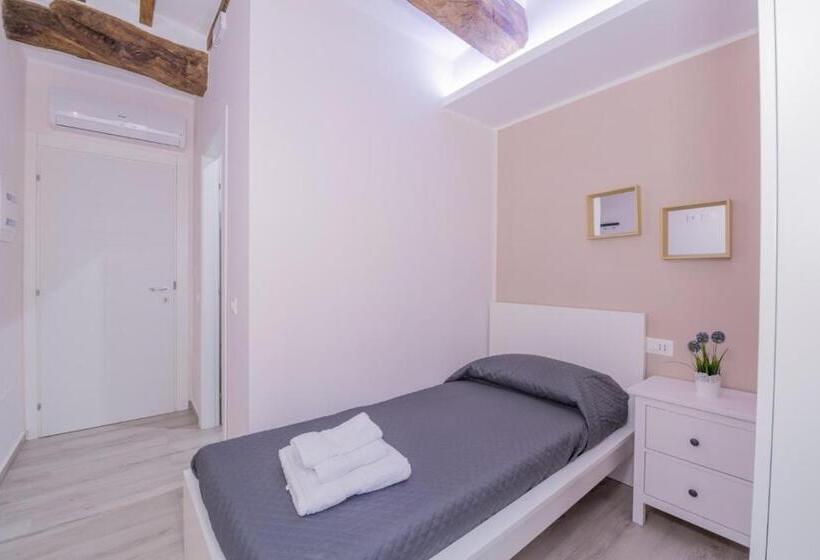 اتاق استاندارد یک نفره, Residenza Borgo Guazzo