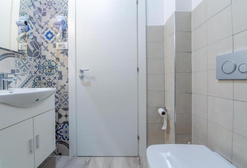 اتاق استاندارد یک نفره, Residenza Borgo Guazzo