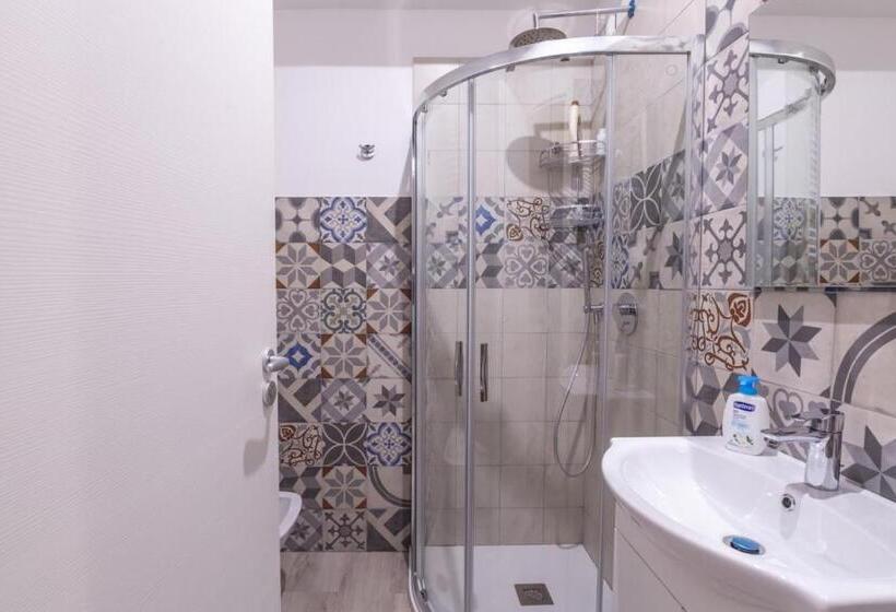 اتاق استاندارد یک نفره, Residenza Borgo Guazzo