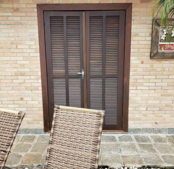 اتاق لوکس, Suítes Verano Ubatuba   Bairro Itaguá   Com Piscina