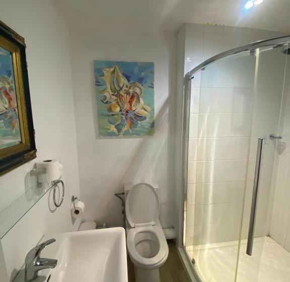 اتاق استاندارد با تخت بزرگ, Art House B & B