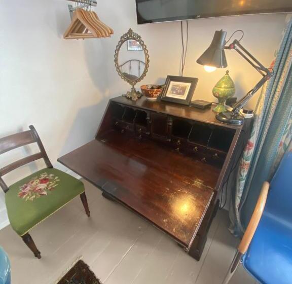 اتاق استاندارد با تخت بزرگ, Art House B & B