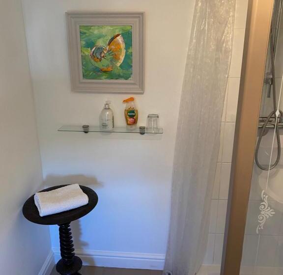 اتاق استاندارد با چشم‌انداز باغ, Art House B & B