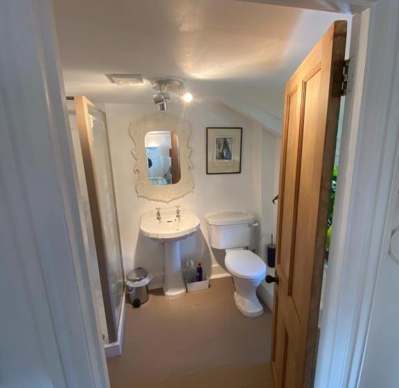 اتاق استاندارد با چشم‌انداز باغ, Art House B & B
