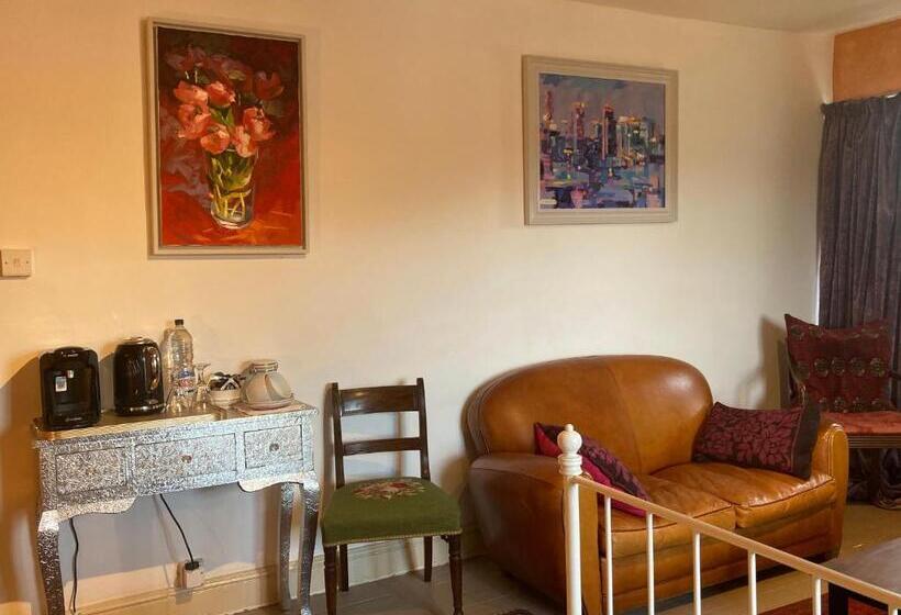اتاق استاندارد, Art House B & B