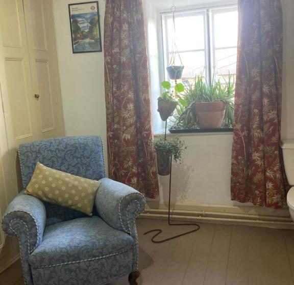 اتاق استاندارد, Art House B & B