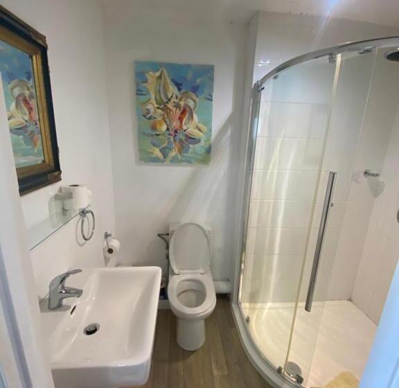 اتاق استاندارد با تخت بزرگ, Art House B & B