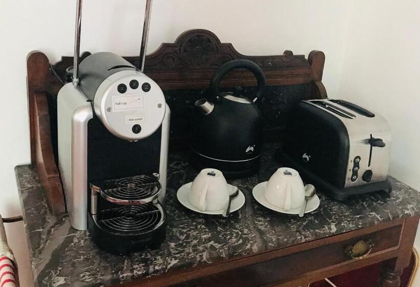اتاق استاندارد با تخت بزرگ, Art House B & B