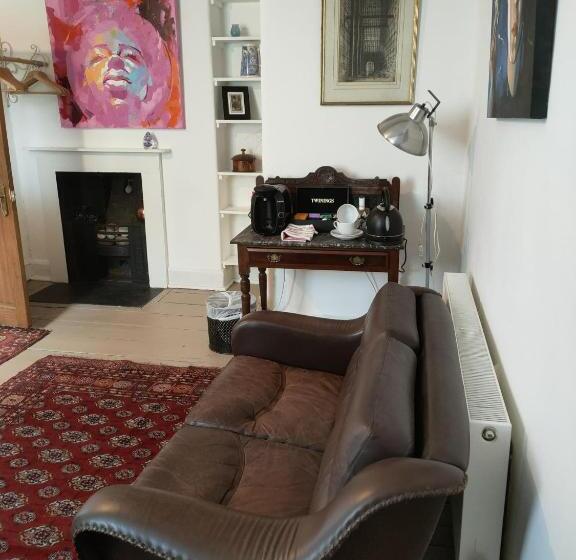 اتاق استاندارد با تخت بزرگ, Art House B & B