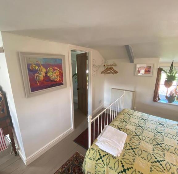 اتاق استاندارد با چشم‌انداز باغ, Art House B & B