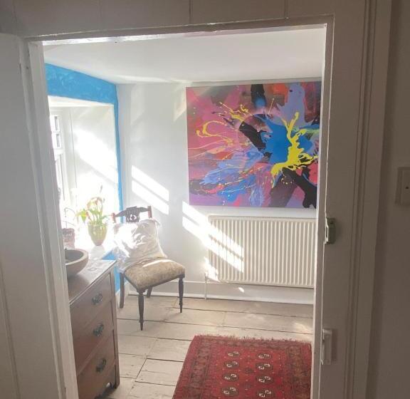 اتاق استاندارد با چشم‌انداز باغ, Art House B & B