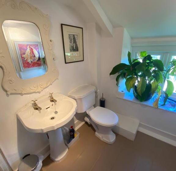 اتاق استاندارد با چشم‌انداز باغ, Art House B & B