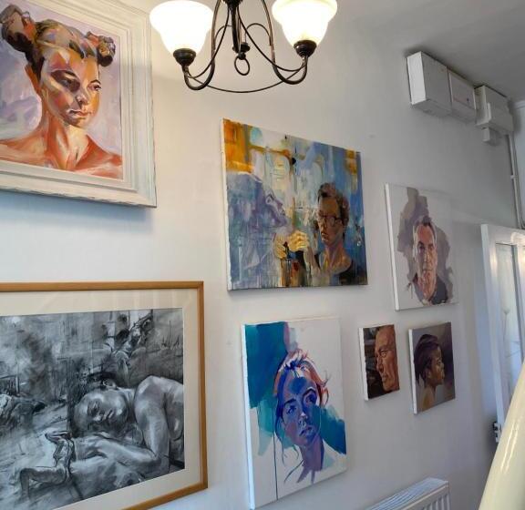 اتاق استاندارد, Art House B & B