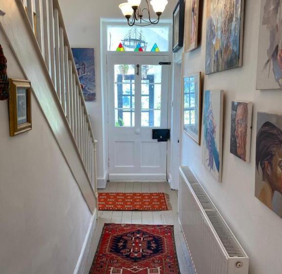 اتاق استاندارد, Art House B & B