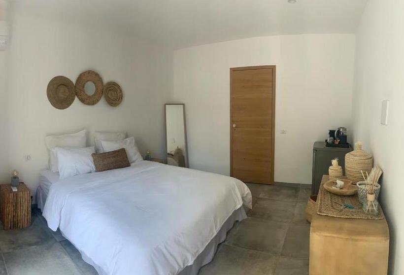 اتاق استاندارد با چشم‌انداز باغ, Le Cabanon De Val