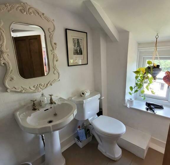 اتاق استاندارد با چشم‌انداز باغ, Art House B & B