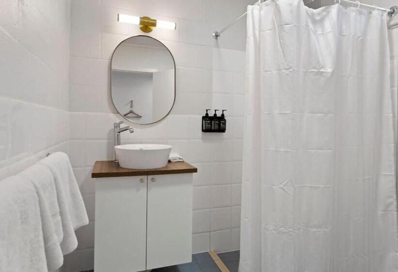 اتاق استاندارد, Shaen Street Motel