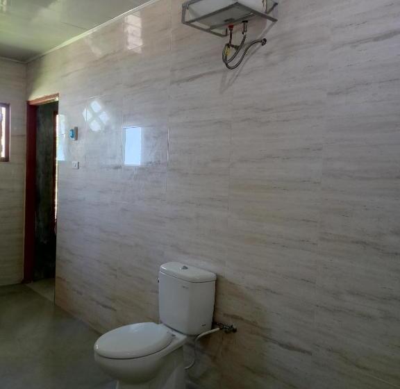 اتاق خانوادگی با چشم‌انداز دریا, Yohanes Guest House Sorake Surf Nias