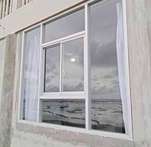 اتاق لوکس با چشم‌انداز دریا, Yohanes Guest House Sorake Surf Nias