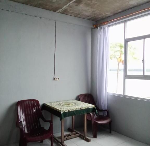 اتاق لوکس با چشم‌انداز دریا, Yohanes Guest House Sorake Surf Nias