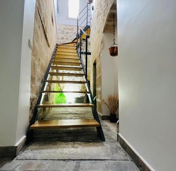 اتاق خانوادگی, Zia Marietta Guest House