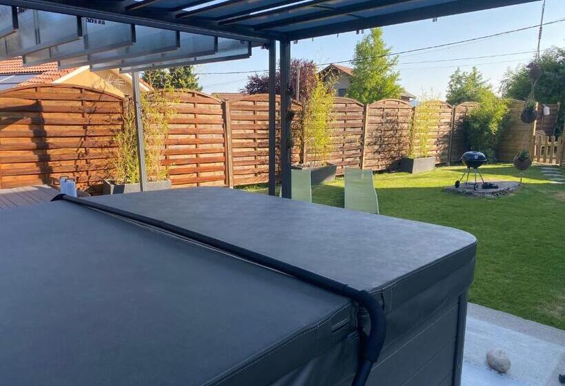 آپارتمان 1 خوابه همکف, L Entre 2 Lyon Grenoble   Villa Avec Jacuzzi