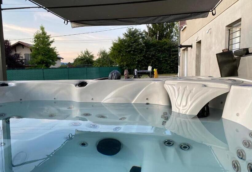 آپارتمان 1 خوابه همکف, L Entre 2 Lyon Grenoble   Villa Avec Jacuzzi