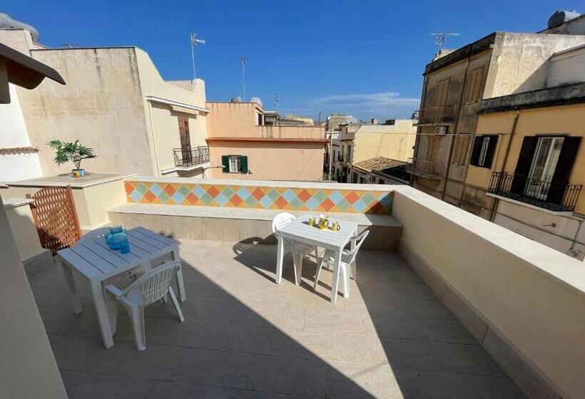 اتاق اکونومی, Casa Crispi