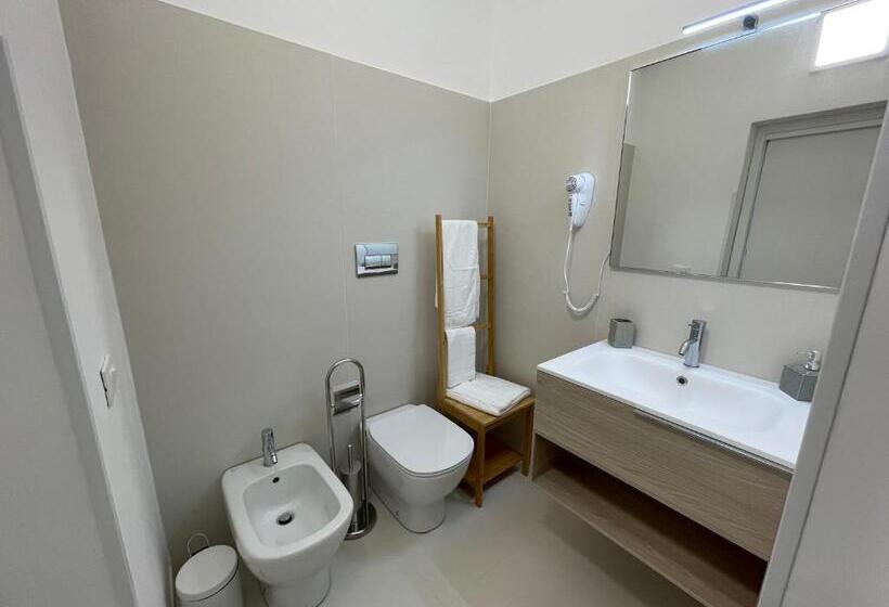 اتاق اکونومی, Casa Crispi