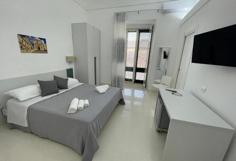 اتاق لوکس, Casa Crispi