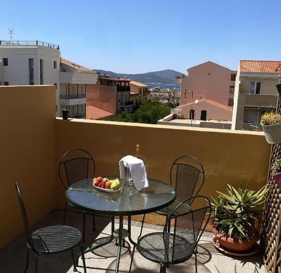 اتاق لوکس با چشم‌انداز دریا, La Terrazza