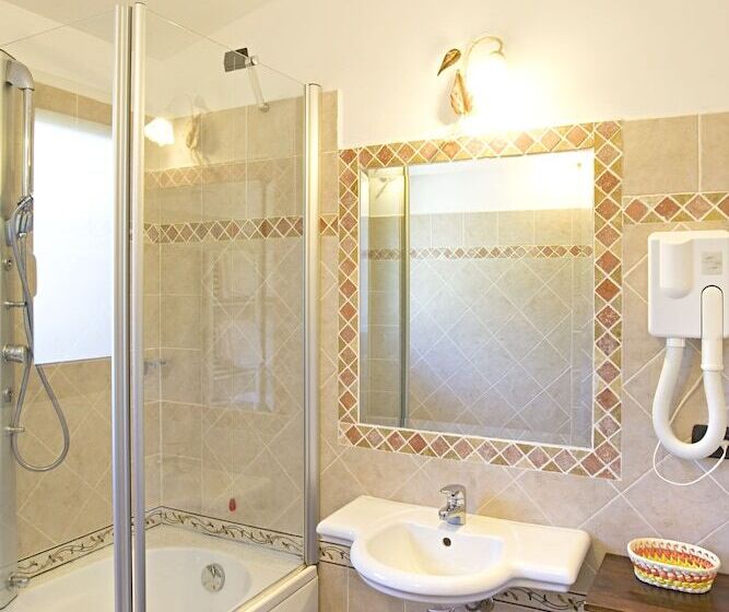 اتاق استاندارد سه نفره, Park Hotel La Pineta