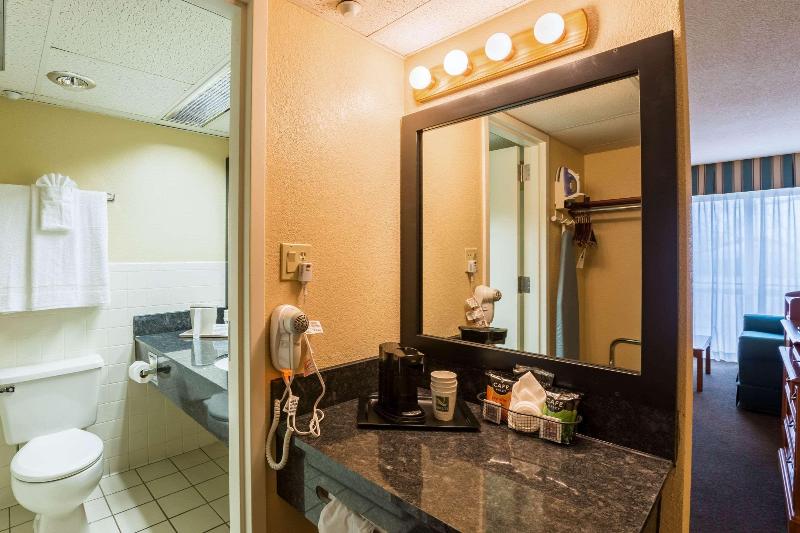 اتاق استاندارد با تخت بزرگ, Quality Inn And Conference Center I80 Grand Island