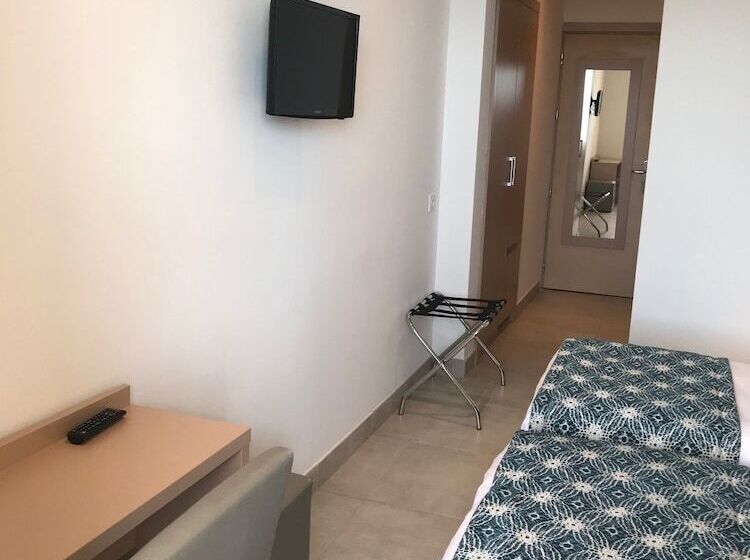 اتاق سه نفره سوپریور با چشم‌انداز دریا, Restaurant Le Filosorma