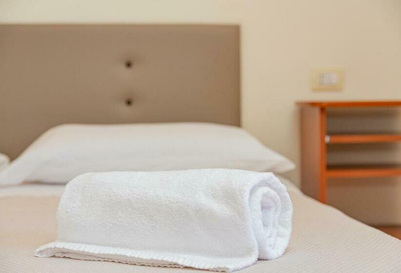 Economy Triple Room, Villa Piras