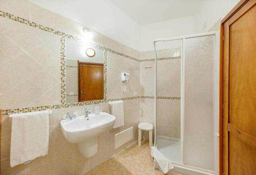 Economy Triple Room, Villa Piras