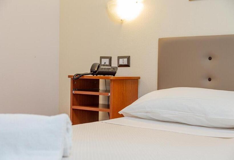 Economy Quadruple Room, Villa Piras