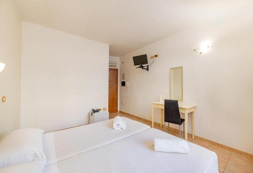 Economy Quadruple Room, Villa Piras