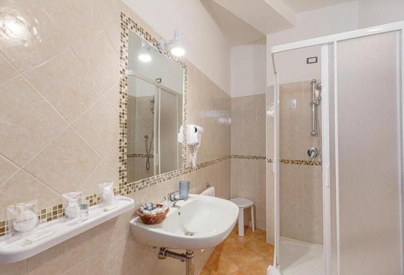 اتاق کلاسیک چهارنفره, Villa Piras