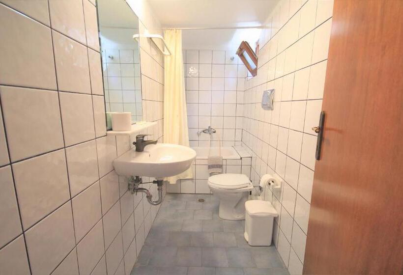2 Bedroom Apartment Garden View, Delphi