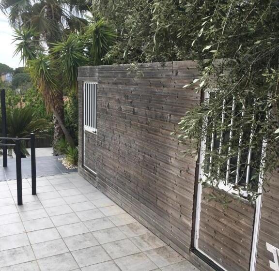 اتاق استاندارد با چشم‌انداز استخر, Atelierchic