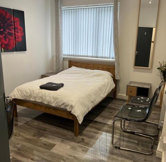 חדר אקונומי, Zams Rooms