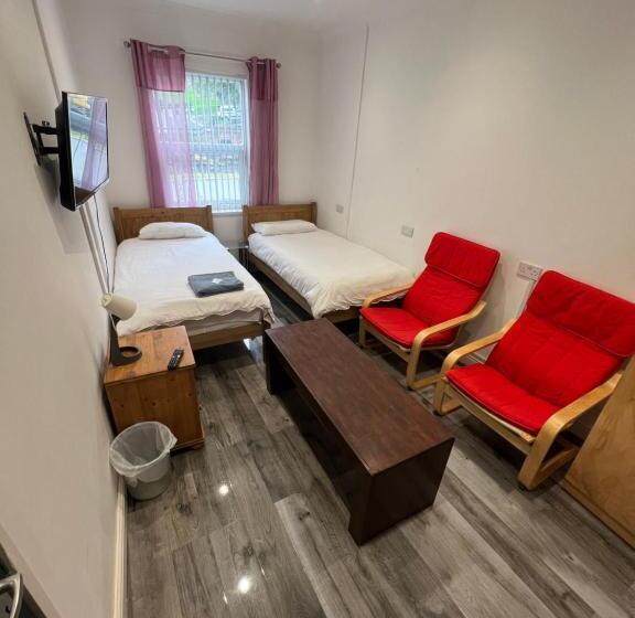 חדר אקונומי, Zams Rooms