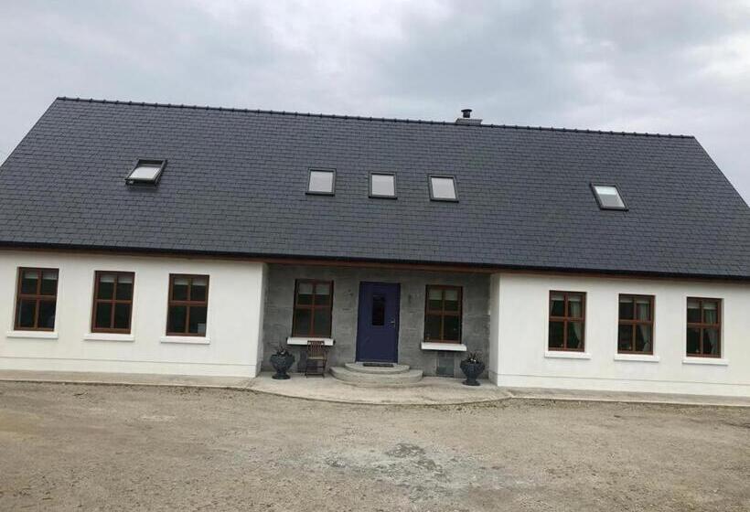 اتاق لوکس, Rinroe View In The Barony Of Erris