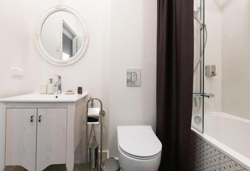 اتاق استاندارد با بالکن, Vilnius Legends House I Best For Families I Free Parking