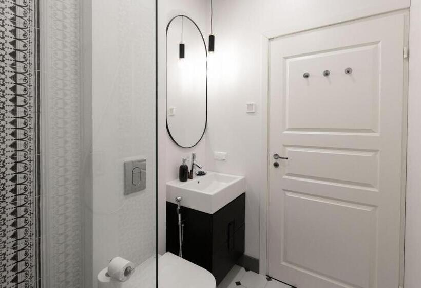 اتاق استاندارد چهارنفره با بالکن, Vilnius Legends House I Best For Families I Free Parking