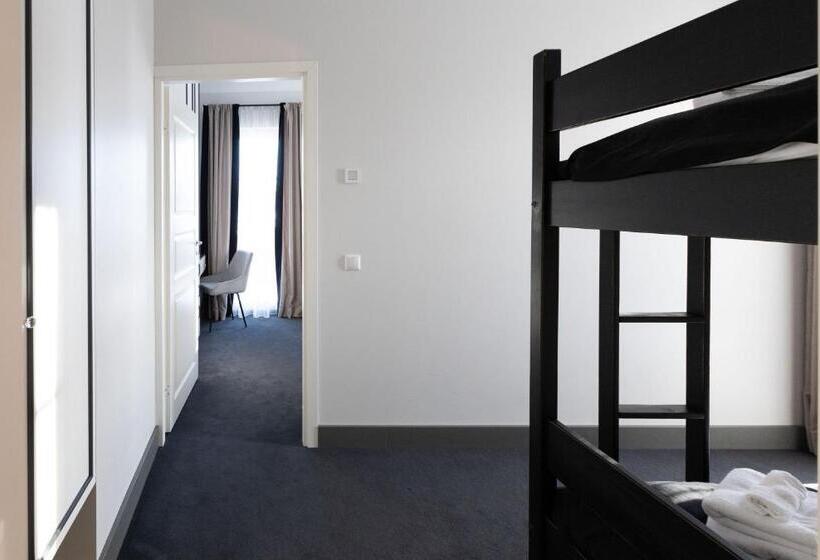 اتاق استاندارد چهارنفره با بالکن, Vilnius Legends House I Best For Families I Free Parking
