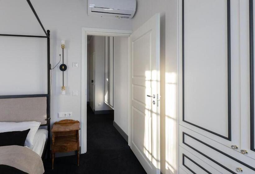 اتاق استاندارد چهارنفره با بالکن, Vilnius Legends House I Best For Families I Free Parking