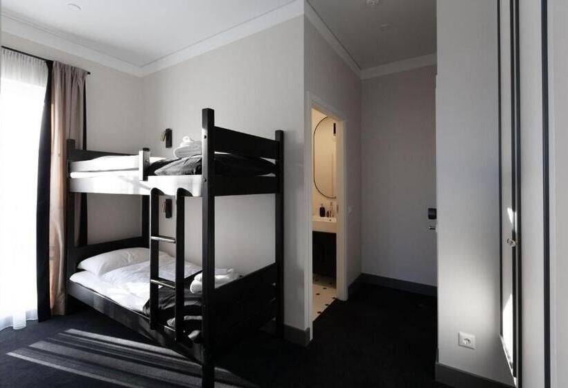اتاق استاندارد چهارنفره با بالکن, Vilnius Legends House I Best For Families I Free Parking