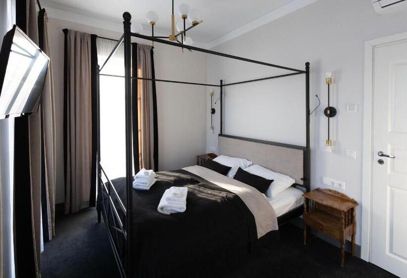 اتاق استاندارد چهارنفره با بالکن, Vilnius Legends House I Best For Families I Free Parking